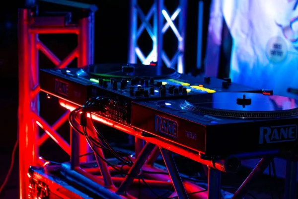 Circuit Tracks