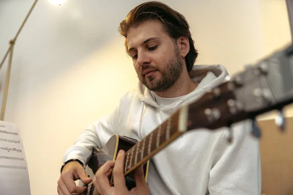 Tanglewood Guitars
