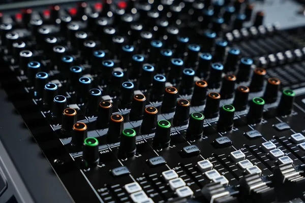 Behringer Wing