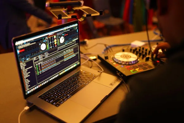 Virtual DJ