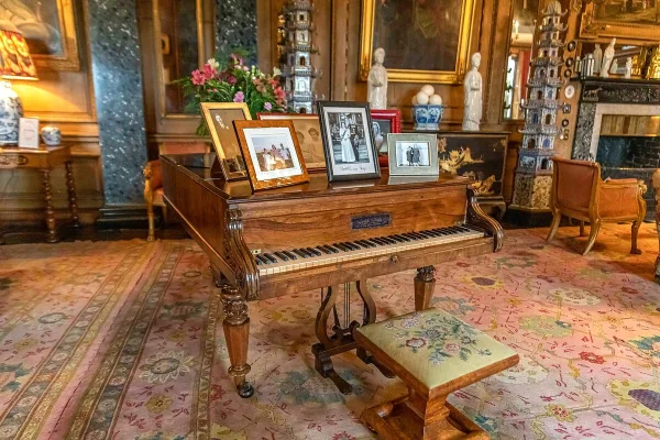 Wooden Piano Stand