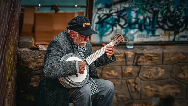 5 String Banjo Explained: Features, Types and Tips