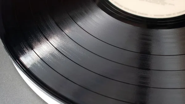 A Guide to Vinyl Record Cleaning Machines