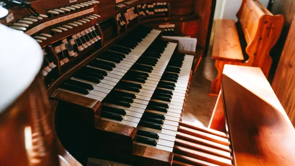 Church Organ Explained: Features, Types and Tips