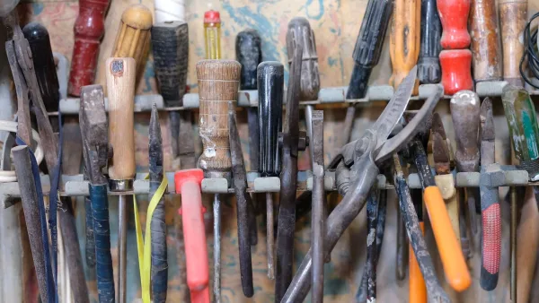 Common Guitar Neck Mistakes to Avoid