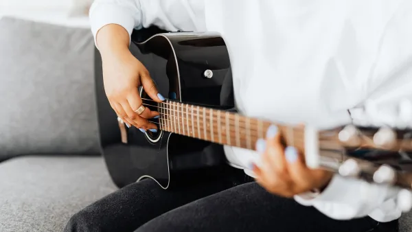 Common Left Handed Acoustic Guitars Mistakes to Avoid