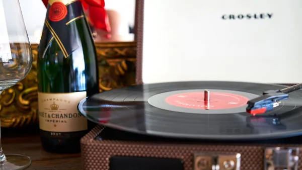 Direct Drive Turntable Explained: Features, Types and Tips
