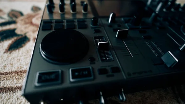 Dj Decks for Beginners: A Complete Guide