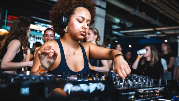 Dj Headphones Explained: Features, Types and Tips