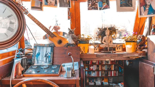 Everything You Need to Know About No Tom Guitars