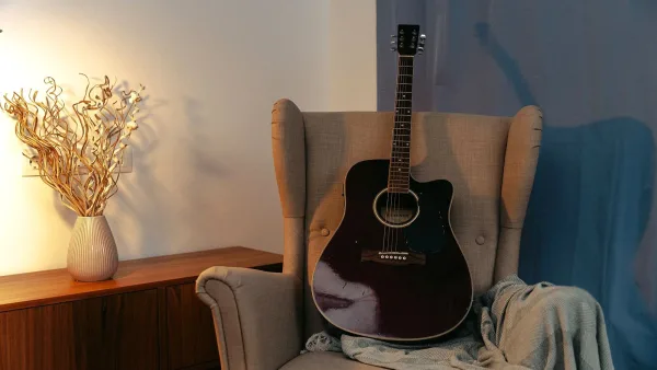 Gibson Acoustic Guitar: A Complete Buyer's Guide