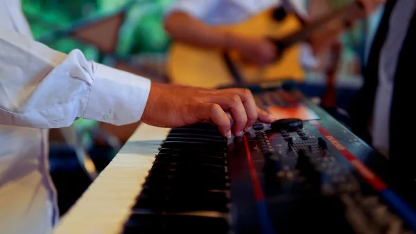 Hammond Organ Explained: Features, Types and Tips