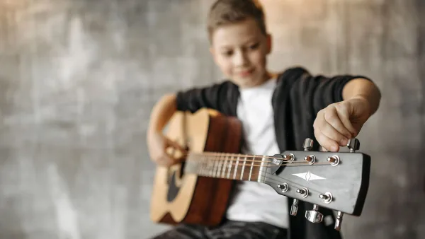 How to Set Up and Use Make a Bass Guitar