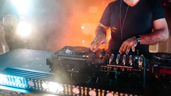 Pioneer Dj Decks: A Complete Buyer's Guide