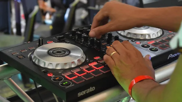 Serato Dj: A Complete Buyer's Guide
