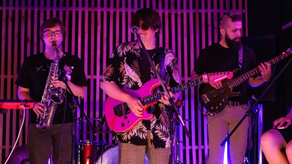 The Best Guitar Pinks for the Money