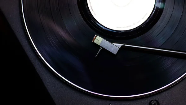 Vinyl Player Explained: Features, Types and Tips