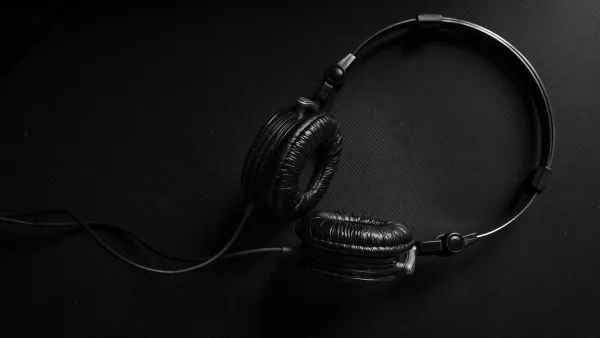 Closed Back Headphones: A Complete Buyer's Guide