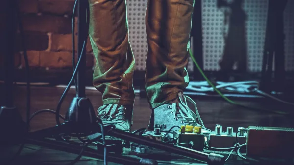 Common Guitar Bass Effect Mistakes to Avoid