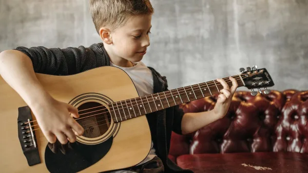 Common Silent Guitar Mistakes to Avoid
