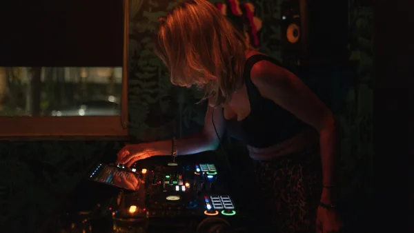 Powered Mixer Explained: Features, Types and Tips