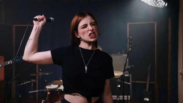 Vocal Microphone Explained: Features, Types and Tips