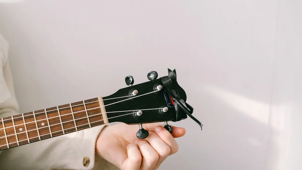 How to Tune a Guitar With a Tuner