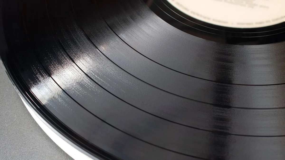 A Guide to Vinyl Record Cleaning Machines