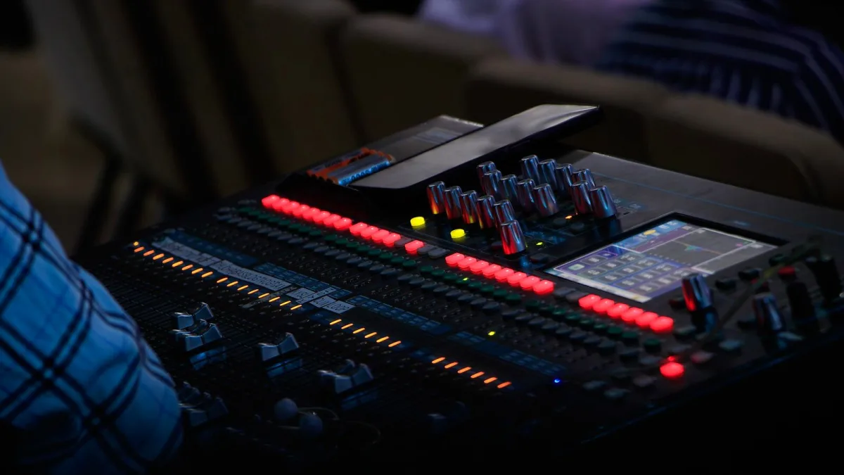 Behringer Xr18: A Complete Buyer's Guide