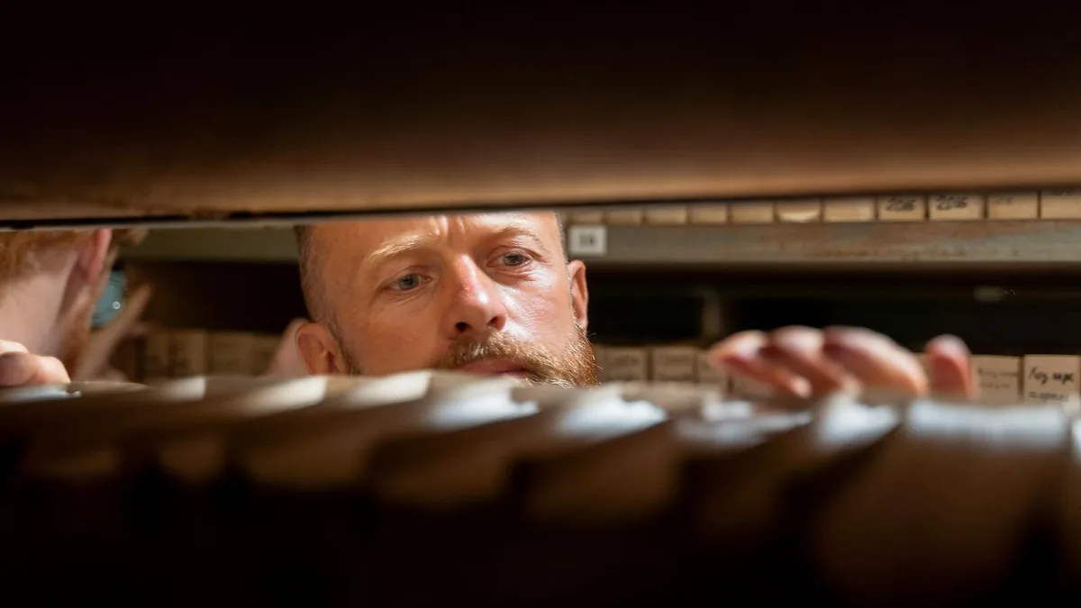 Cabinet Records: A Complete Buyer's Guide