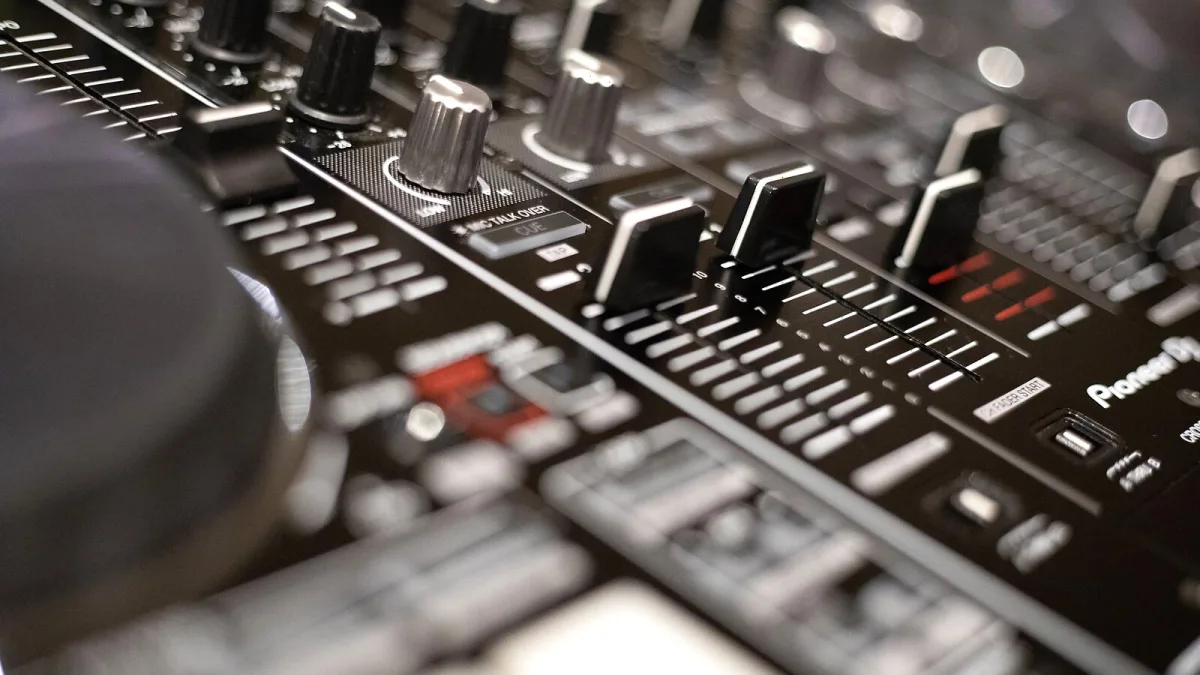 Cdj 2000: A Complete Buyer's Guide