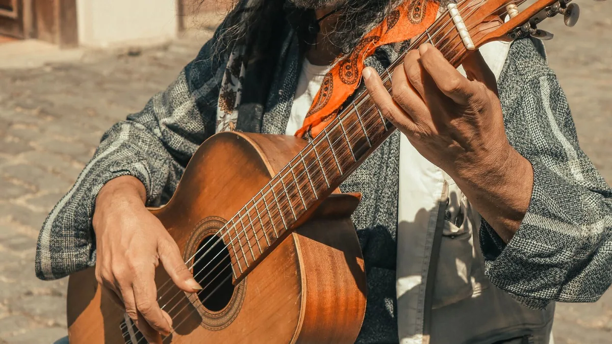 Common Headless Guitar Mistakes to Avoid
