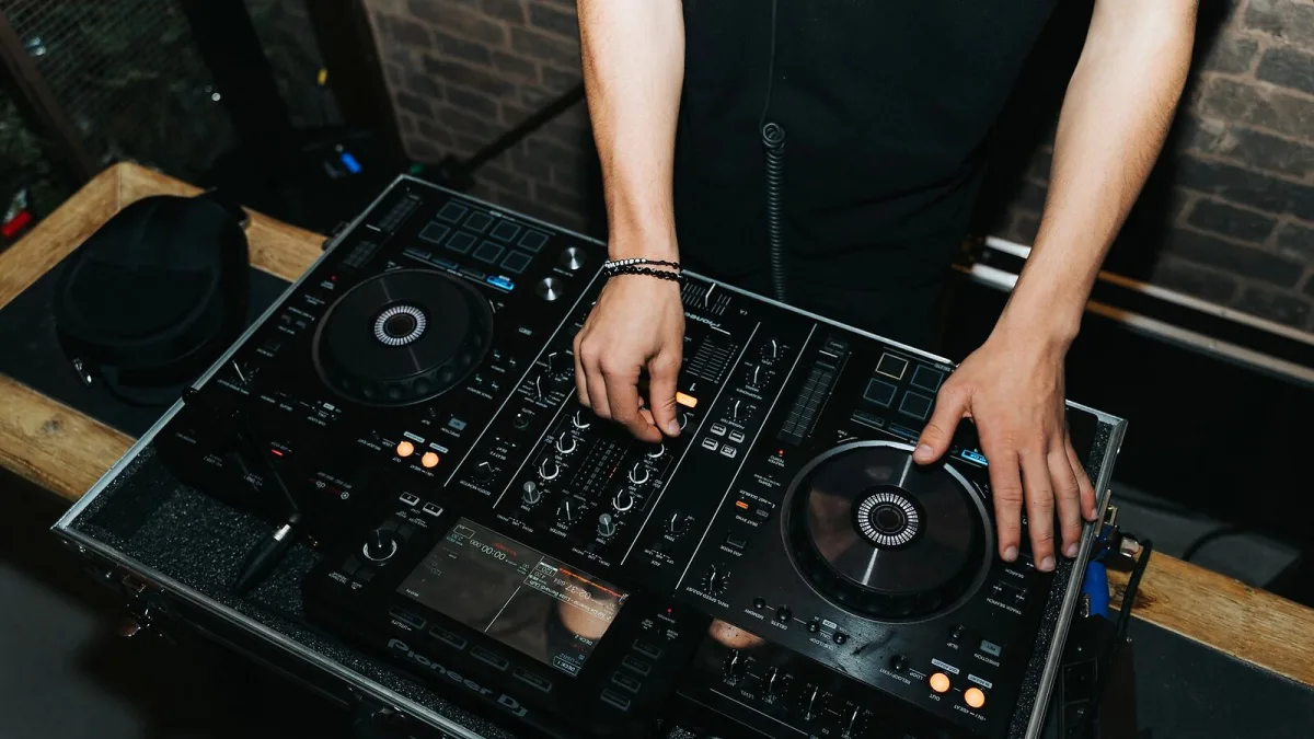 Dj Booth: A Complete Buyer's Guide