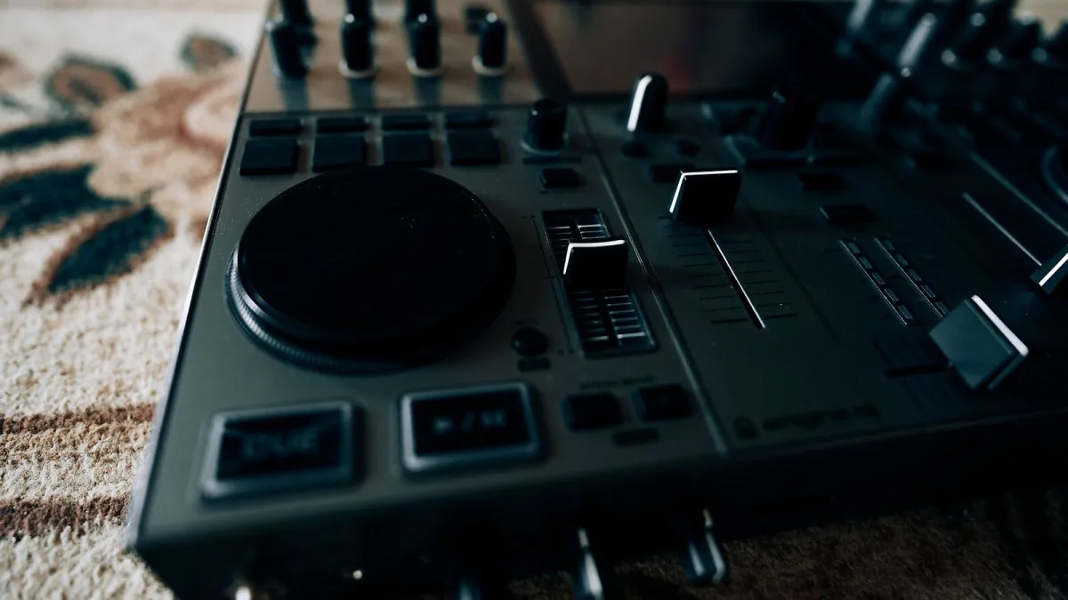 Dj Decks for Beginners: A Complete Guide