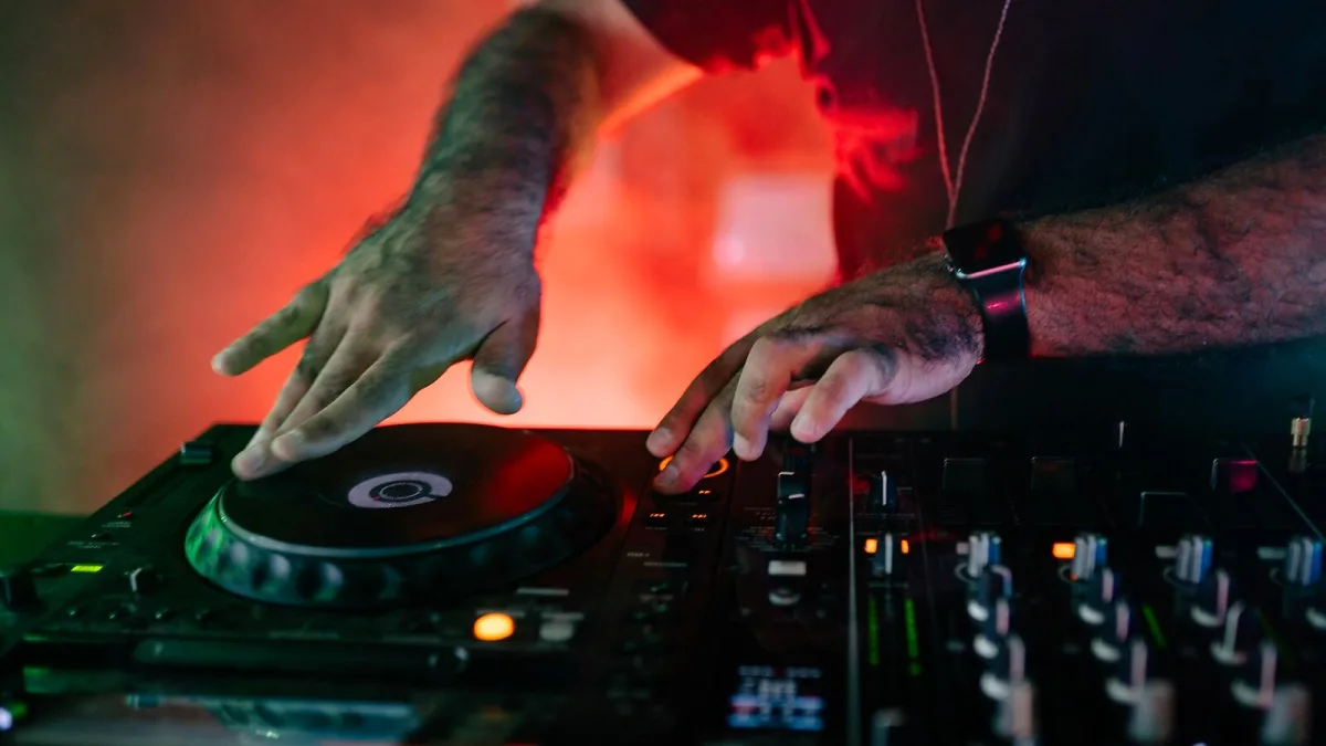 Dj Turntable for Beginners: A Complete Guide