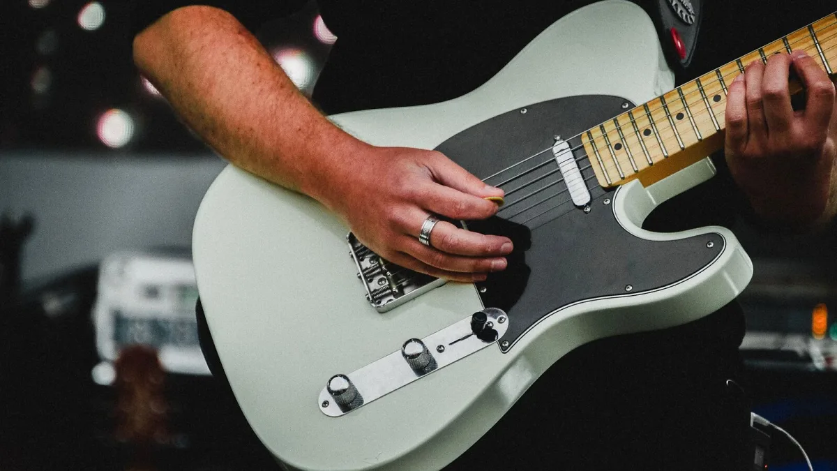Fender Jazzmaster Explained: Features, Types and Tips
