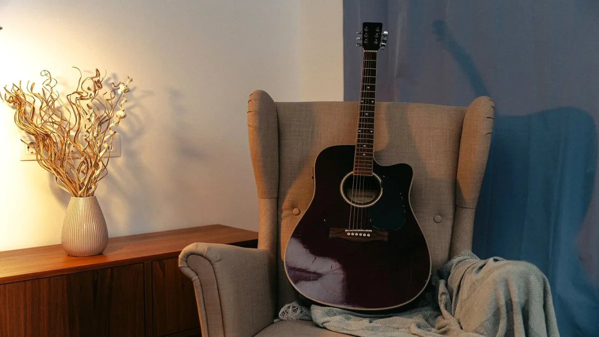Gibson Acoustic Guitar: A Complete Buyer's Guide
