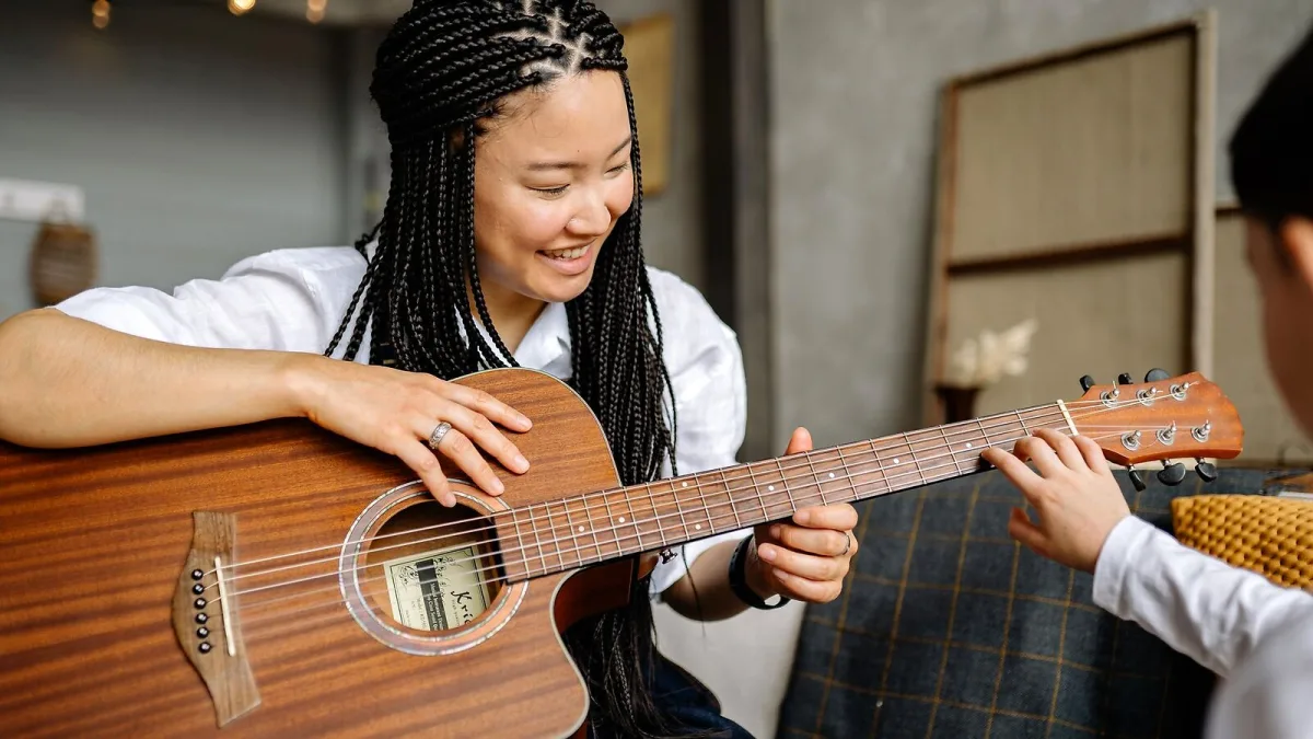 Guitar Frets for Beginners: A Complete Guide
