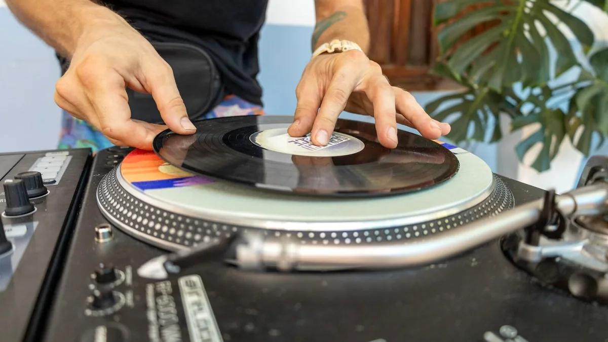 How to Set Up and Use Vinyl Record Cleaning Machines