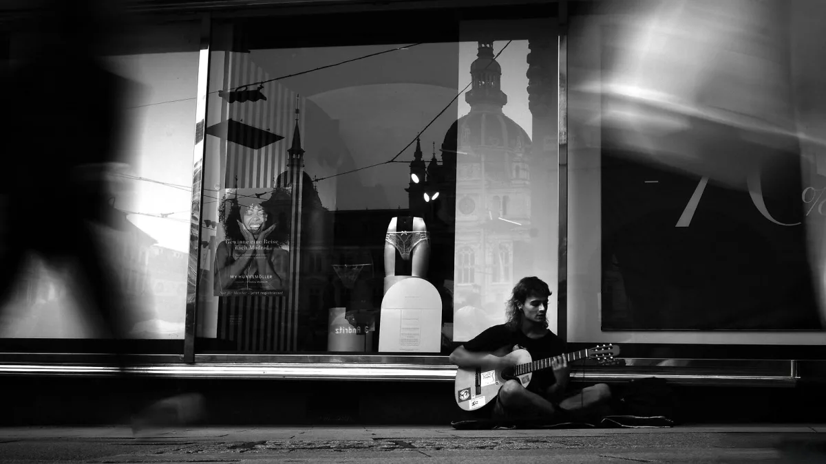 Left Handed Acoustic Guitars: A Complete Buyer's Guide