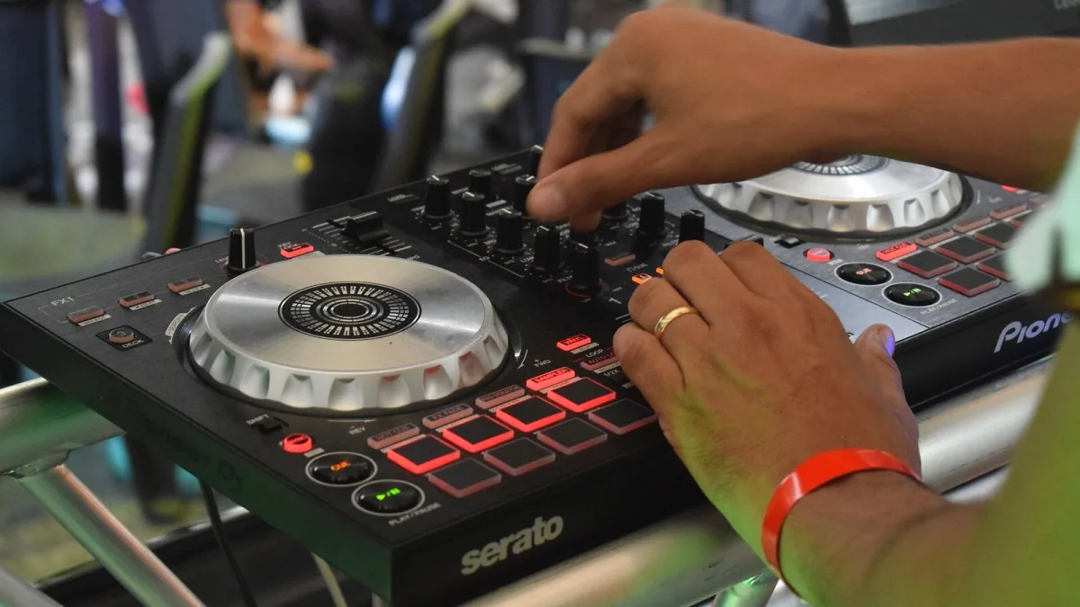 Serato Dj: A Complete Buyer's Guide