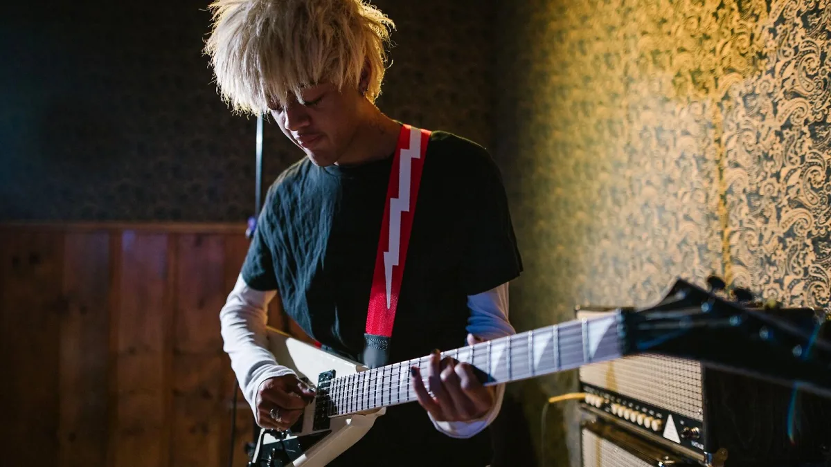 The Best Gibson Les Paul Blacks for the Money
