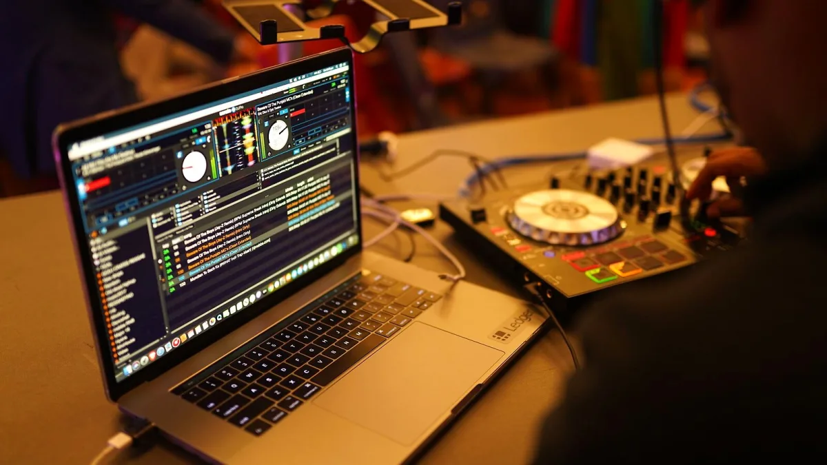 Virtual Dj Explained: Features, Types and Tips