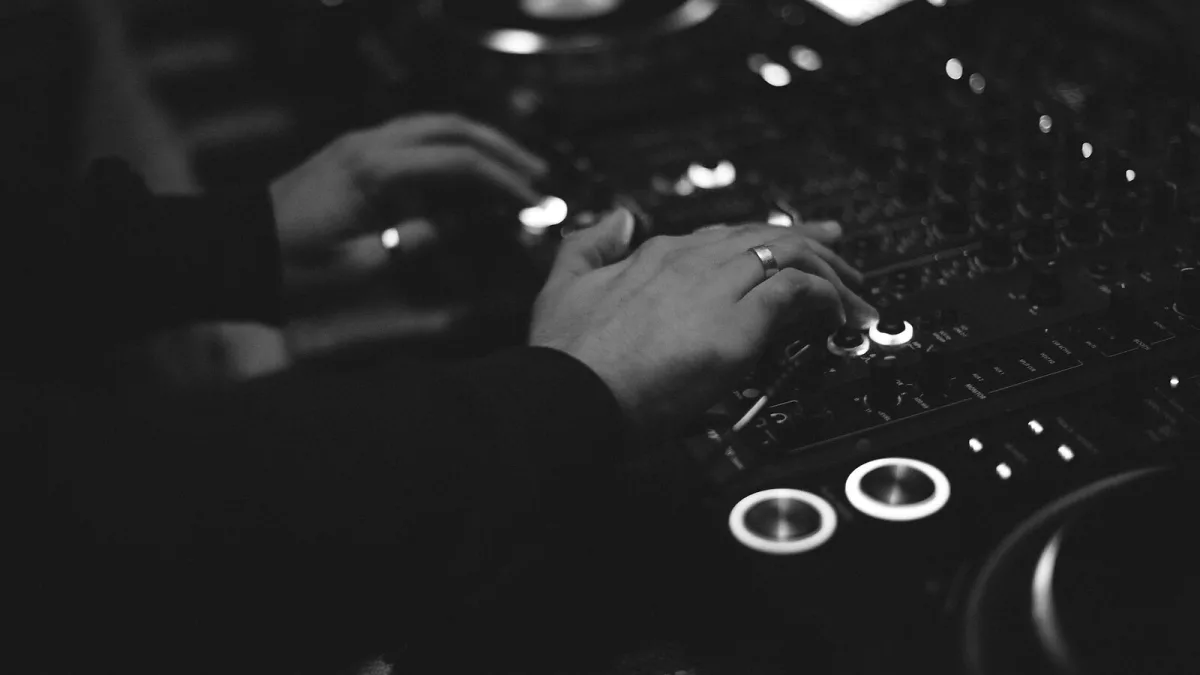 4 Channel Dj Controller Explained: Features, Types and Tips