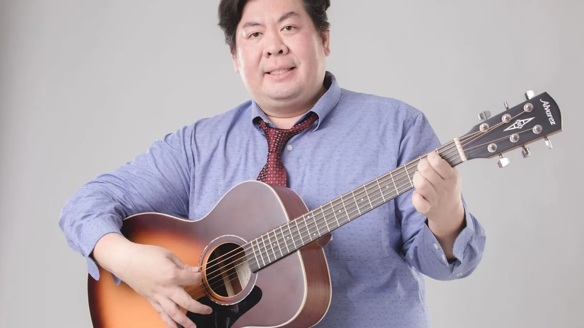 Acoustic Guitar Explained: Features, Types and Tips