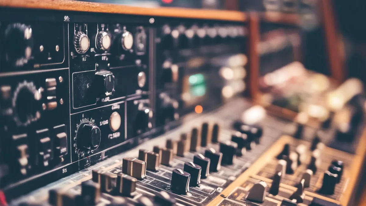 Analog Mixer Explained: Features, Types and Tips
