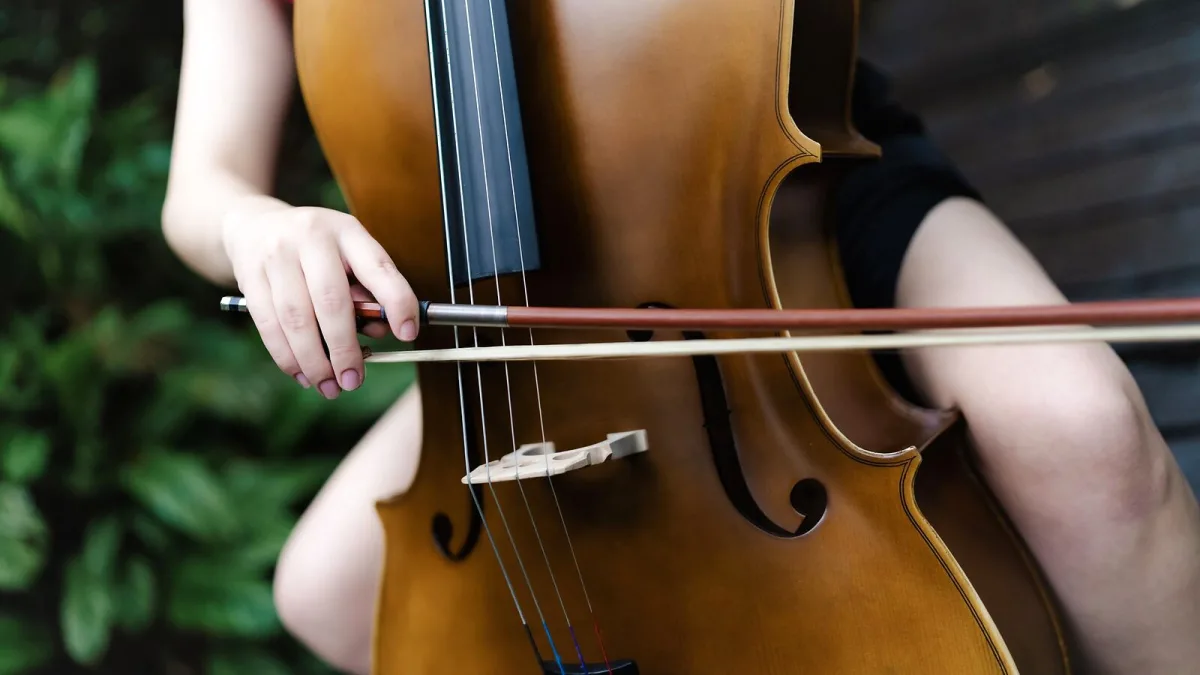 Common Cello Bow Mistakes to Avoid