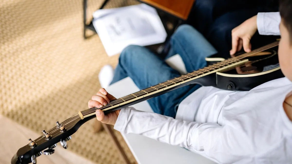 Guild Acoustic Guitar Explained: Features, Types and Tips