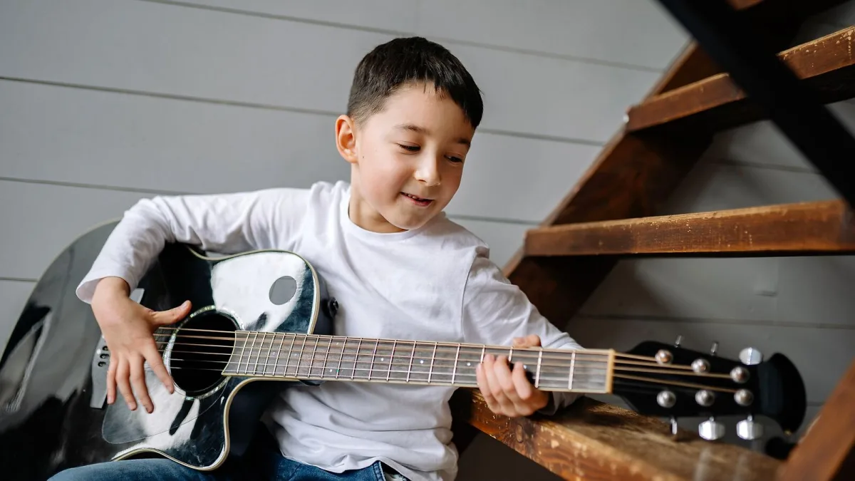Half Size Guitar: A Complete Buyer's Guide
