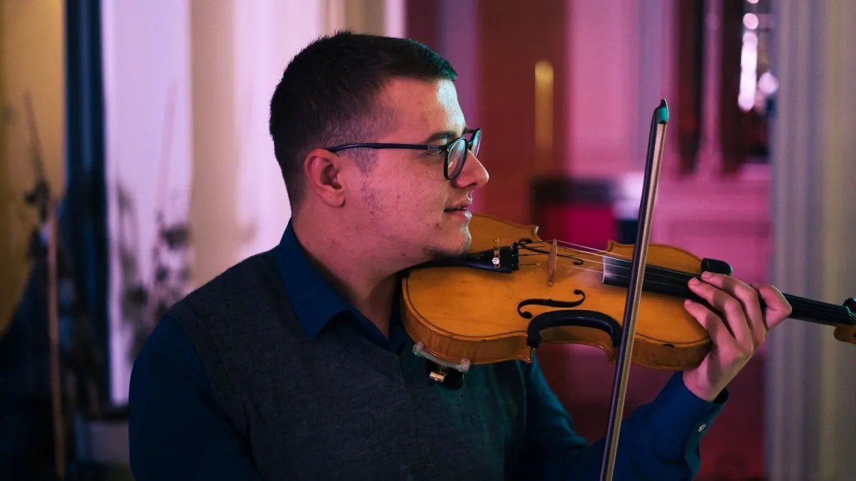 How to Set Up and Use Violin Tuner